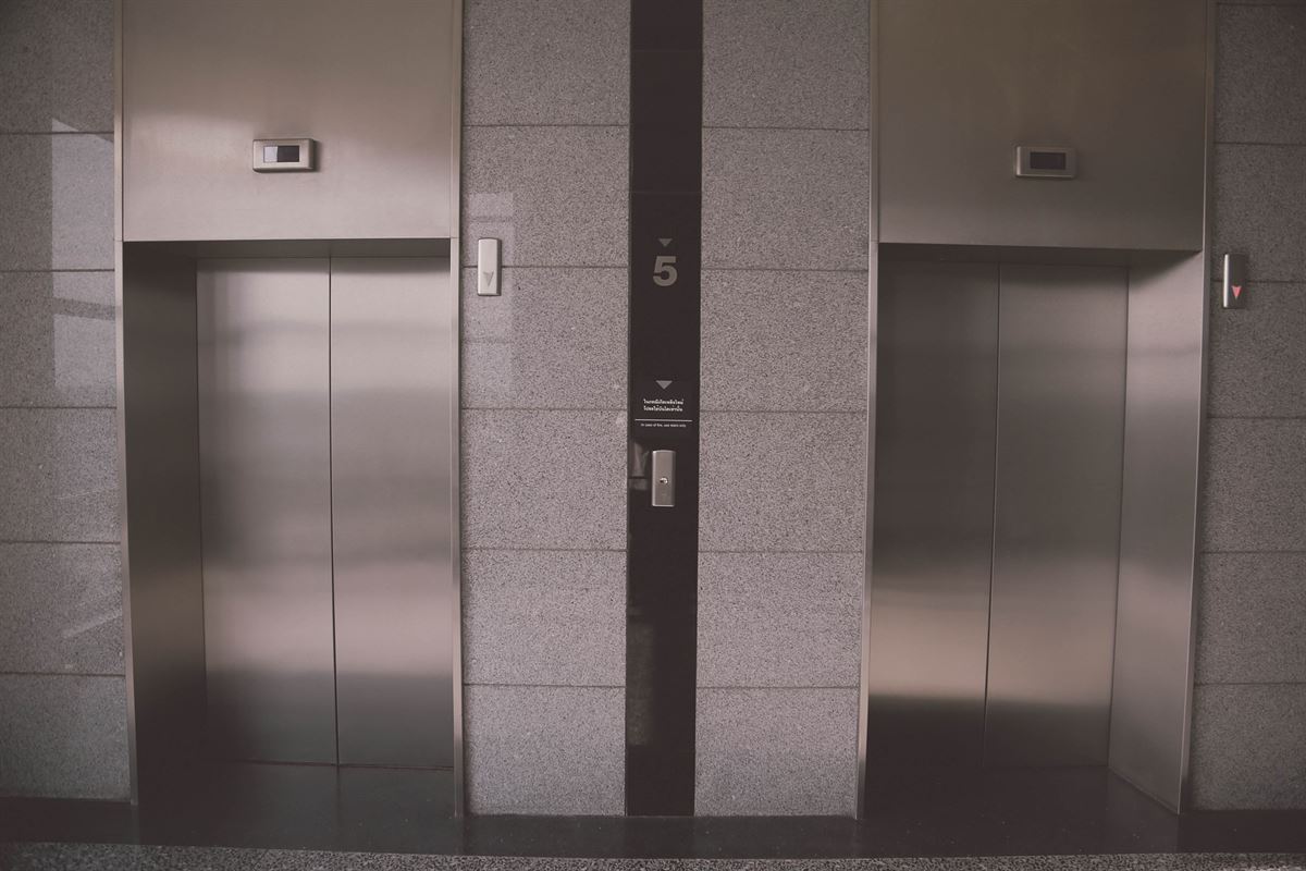 Informar el estado de elevadores, un requisito obligatorio
